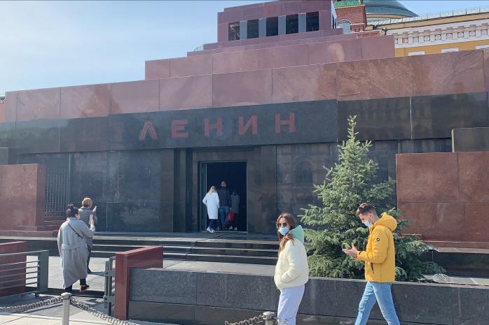 В день рождения Ленина россиянам закрыли дорогу к его мавзолею