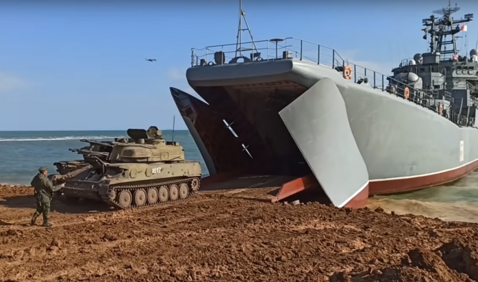 Москва виводить війська з окупованого Криму, скрін з відео 