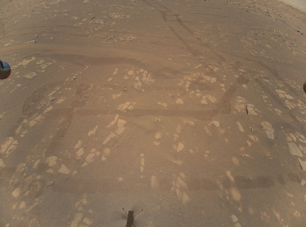 Вертолет Ingenuity прислал первое цветное фото Марса с воздуха. Источник: NASA