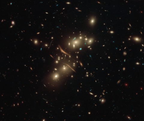 Удаленную галактику сфотографировал телескоп Hubble. Фото: 4PDA