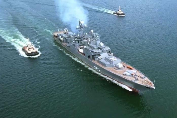 Пальцем в небо — відео невдалого пуску ракет з фрегату ВМС Росії