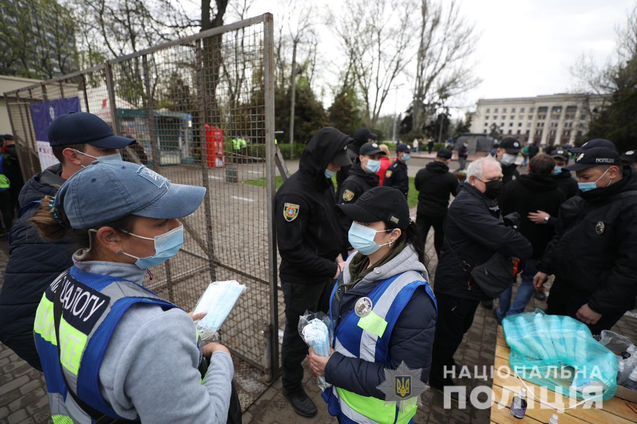Річниця подій 2 травня в Одесі — поліція оточила Куликове поле, фото — Нацполіція
