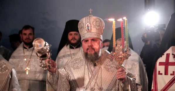 Без маски в Лавре — как проходили пасхальные богослужения в Киеве, фото — Буквы