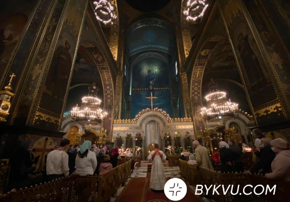 Без маски у Лаврі — як проходили Великодні богослужіння у Києві, фото — Букви