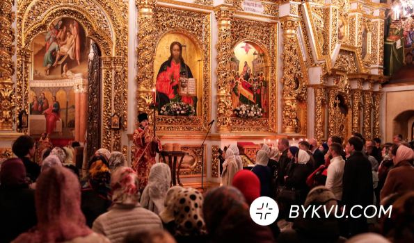 Без маски у Лаврі — як проходили Великодні богослужіння у Києві, фото — Букви