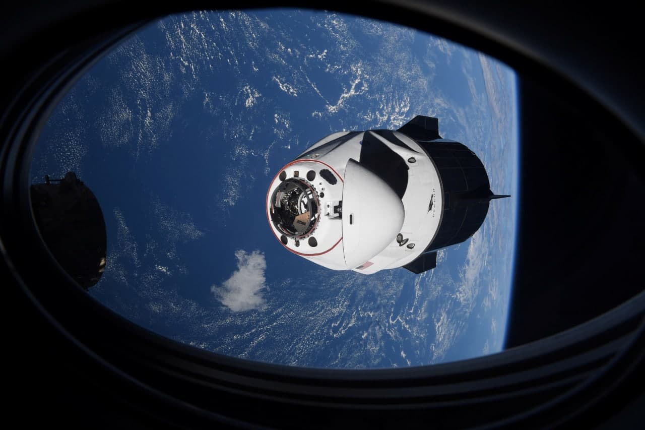 Crew Dragon с четырьмя астронавтами вернулся на Землю