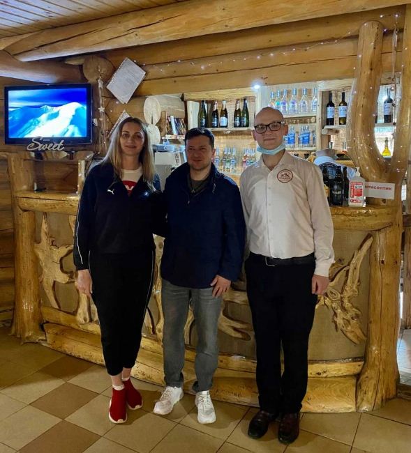  Зеленский полетел в Карпаты, хотя призвал праздновать Пасху дома, фото — Новости Верховины