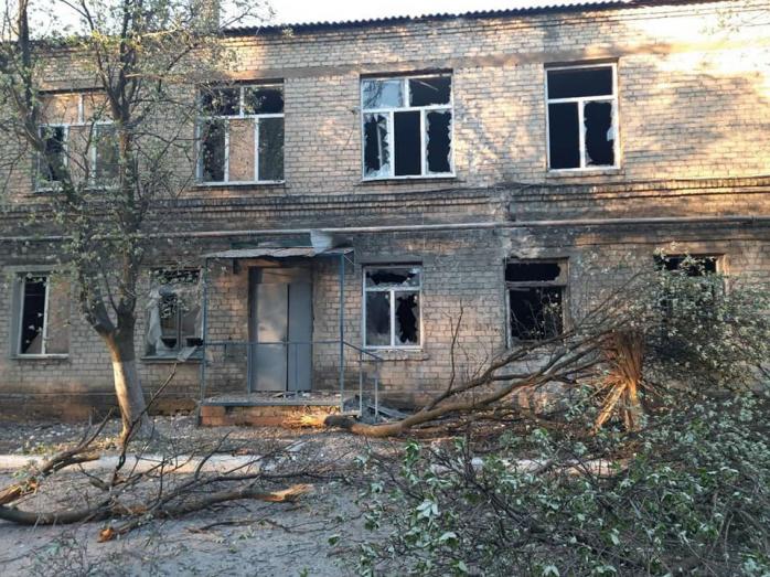 З'явилося відео COVID-лікарні на Донбасі, яку обстріляли з мінометів