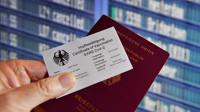 Что известно о COVID-паспортах, которые вводит ЕС, фото: Global Look Press