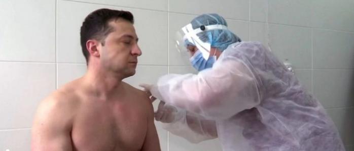 Вакцинацию ко Дню независимости пообещал украинцам Зеленский
