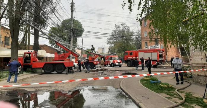 Під час масштабної пожежі у Вінниці, фото: ДСНС