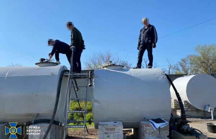 Нелегальный нефтеперерабатывающий завод и АЗС «прикрыла» СБУ 