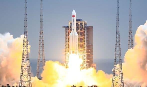 Китайская ракета падает на Землю – появилось первое фото. Фото: Daily Mail