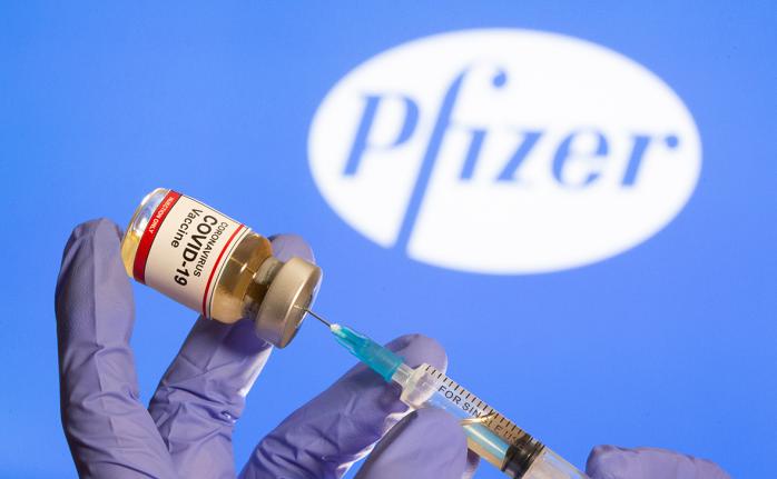 Контракт з Pfizer на 1,8 млрд доз вакцини затвердила Єврокомісія. Фото: РБК