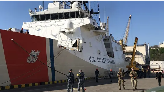 Военный корабль США зашел в Одессу. Фото: Думская