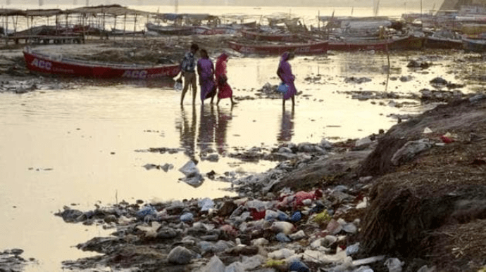 Коронавирус в Индии – в реке Ганг нашли десятки человеческих тел. Фото: УП