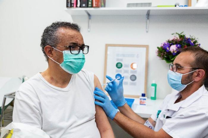 Тедрос Адханом Гебрейесус сделал прививку от коронавируса, фото: Tedros Adhanom Ghebreyesus