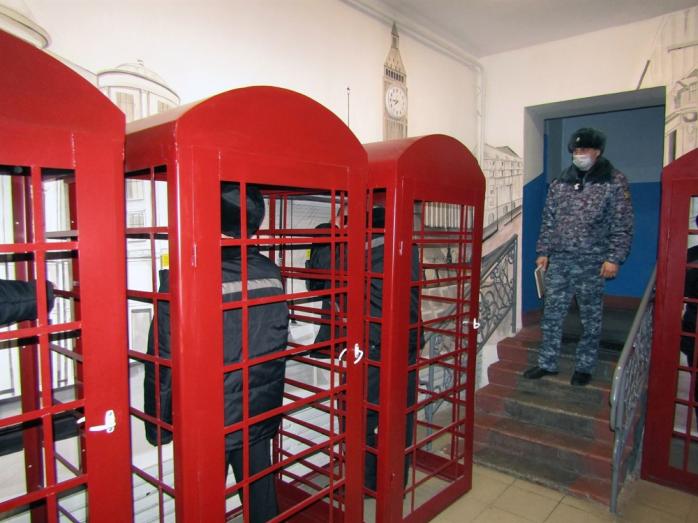 Лондонские телефонные будки установили в российской колонии, фото — ГУФСИН РФ