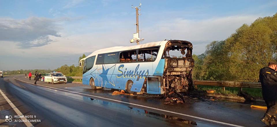Пассажирский автобус с десятками пассажиров загорелся на Львовщине. Фото: ГСЧС