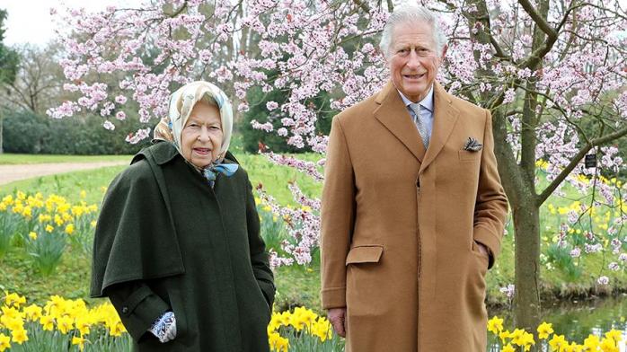 Елизавета II и принц Чарльз. Фото: Instagram