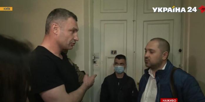 Віталій Кличко (ліворуч), скріншот відео