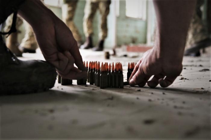 «Вышиванка» из патронов, фото: штаб ООС