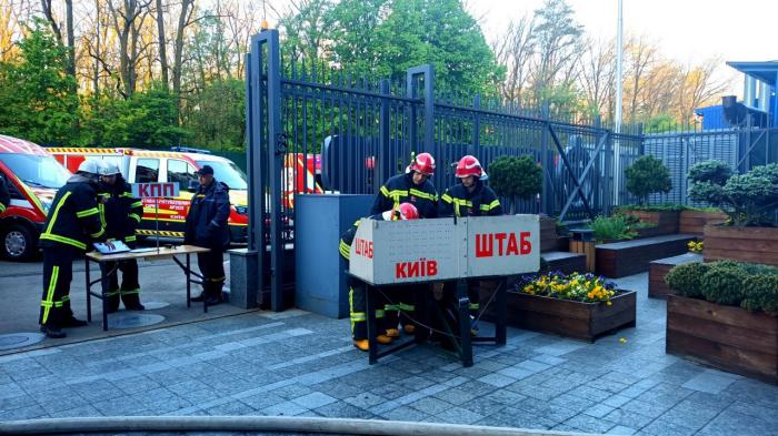  В Киеве горело здание «Эпицентра», фото: ГСЧС