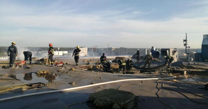  В Киеве горело здание «Эпицентра», фото: ГСЧС