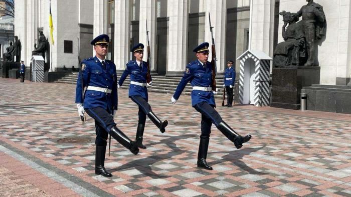 Почесна варта біля Верховної Ради, фото: прес-служба Верховної Ради