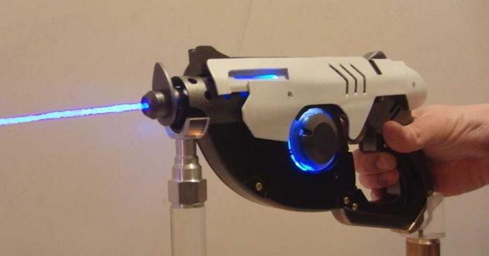 Лазерный пистолет напечатали на 3D-принтере. Фото: 4pda