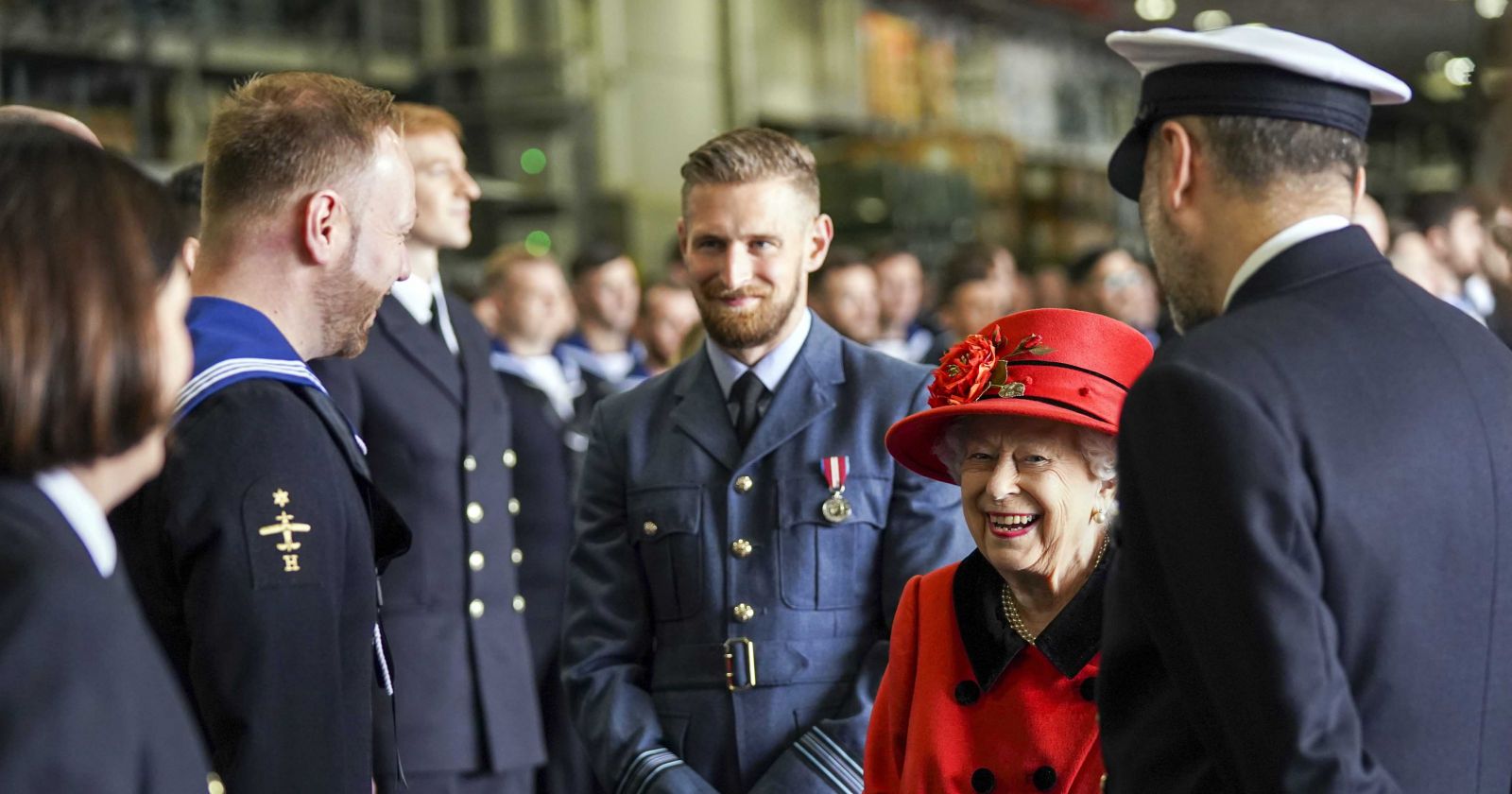 Єлизавета II на авіаносці HMS Queen Elizabeth. Фото: The Royal Family у Twitter