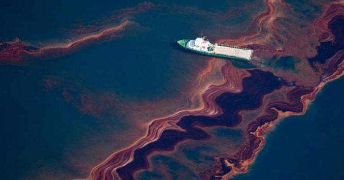Россияне разлили нефть в Черное море. Фото: legaltechnique.org