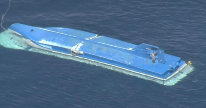 Последствия кораблекрушения у побережья Японии, фото: NHK