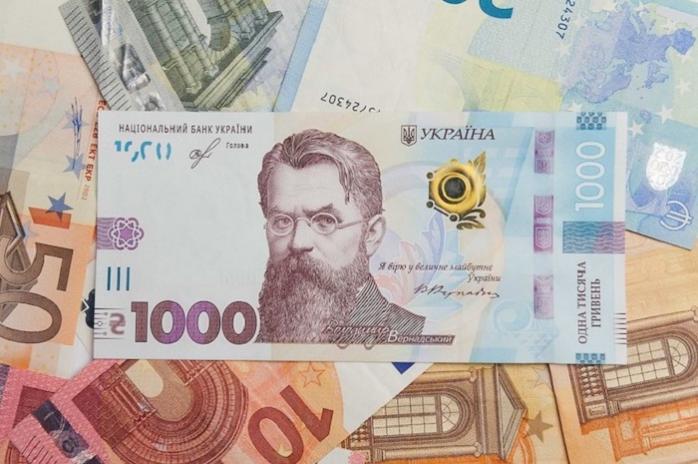 Курс гривні послабив НБУ - скільки коштують долар і євро