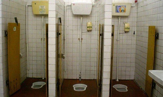 Росіяни влаштували змагання туалетів — обирають найгірший. Фото: IStock