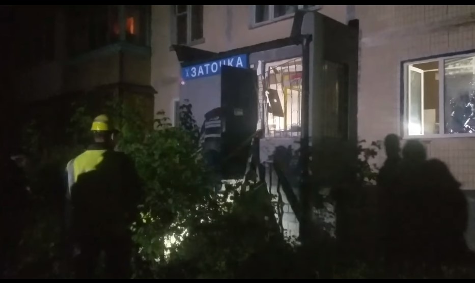 Взрыв прогремел в многоэтажке Киева, есть пострадавший, фото — Магнолия-ТВ