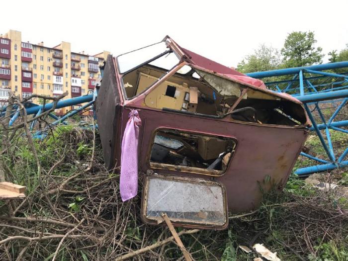 Наслідки падіння будівельного крана в Чернівцях, фото: «Чернівецький промінь»