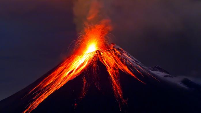 Вулкан Етна розбушувався в Італії – фото та відео виверження