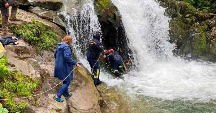 Школьник упал в водопад на Львовщине, фото: ГСЧС