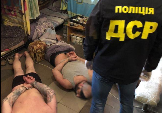 Воров в законе показательно задержали в камере СИЗО на Прикарпатье, фото — Нацполиция