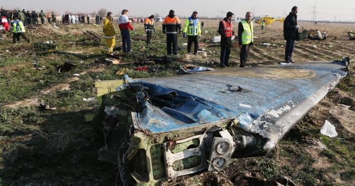 Обломки сбитого в Иране самолета МАУ фото: IRNA