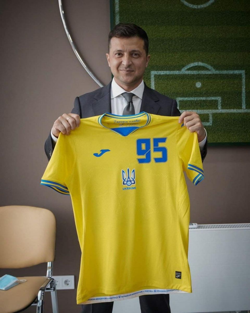 Зеленский высказался о новой форме сборной Украины. Фото: Зеленский в Instagram