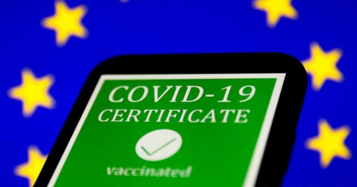 Кабмин договаривается с другими странами о признании COVID-сертификатов. Фото: Якуб Поржук