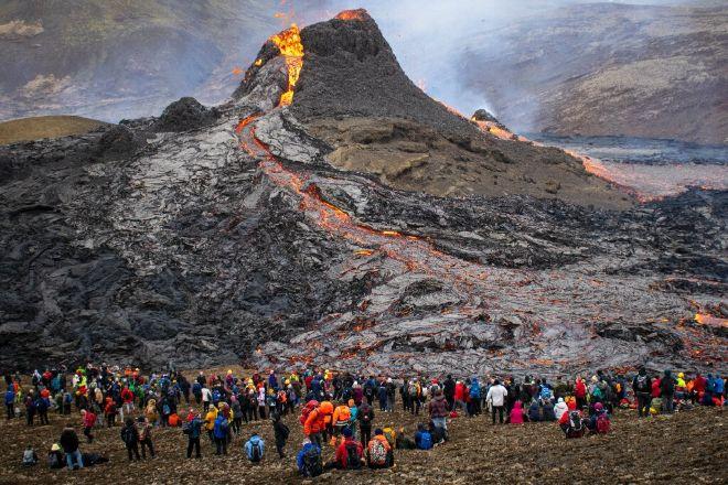 Лава вулкана прорвала дамбу в Ісландії – вражаючі фото та відео. Фото: phys.org