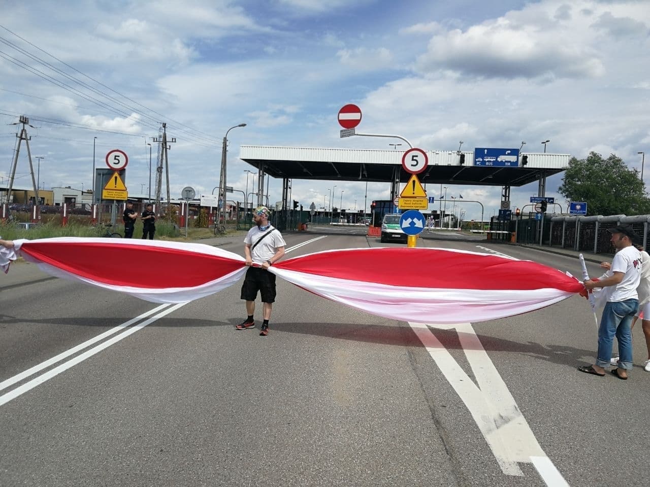 Границу с Беларусью активисты заблокировали в трех странах. Фото: TYT.by