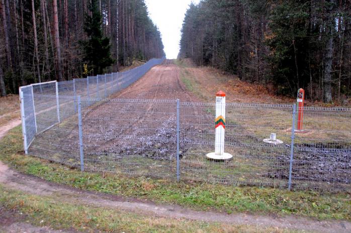 Литва може відгородитися парканом від Білорусі, фото: