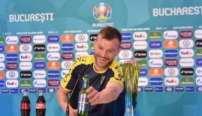 Ярмоленко потроллил Роналду, УЕФА запретил флешмоб с бутылками, скриншот видео