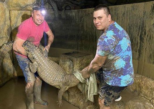 Крокодилів ловили руками в затопленій Ялті. Фото: РБК