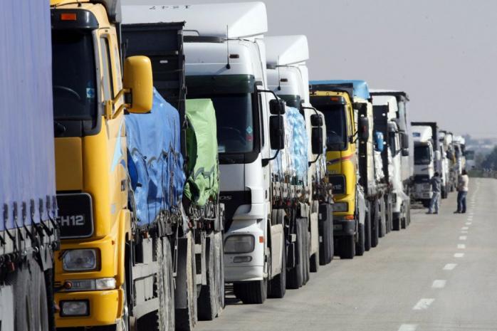 В’їзд вантажівок обмежують у Києві. Фото: УП