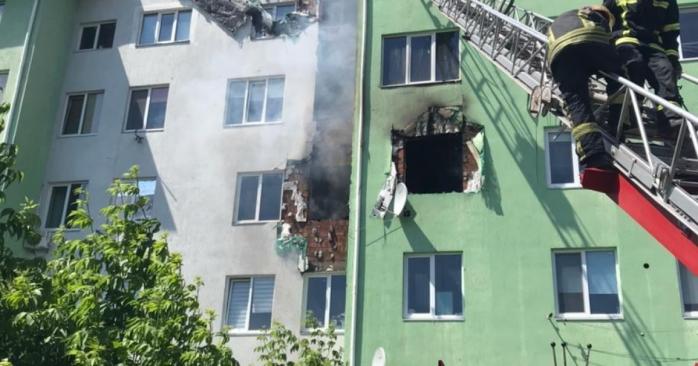 Вибух під Києвом – загинула одна людина, пожежа триває. Фото: ДСНС
